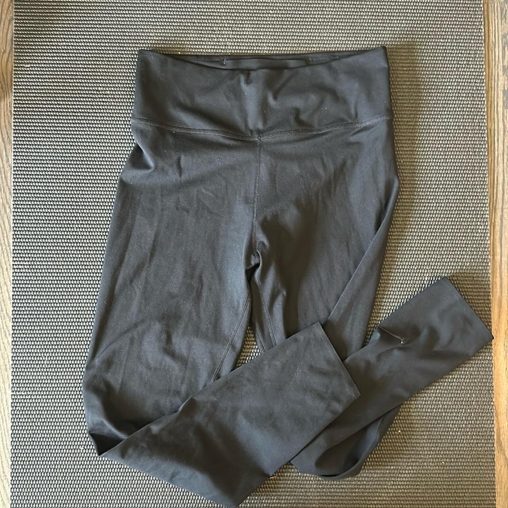 Like new Nike women’s size M black 7/8 leggings